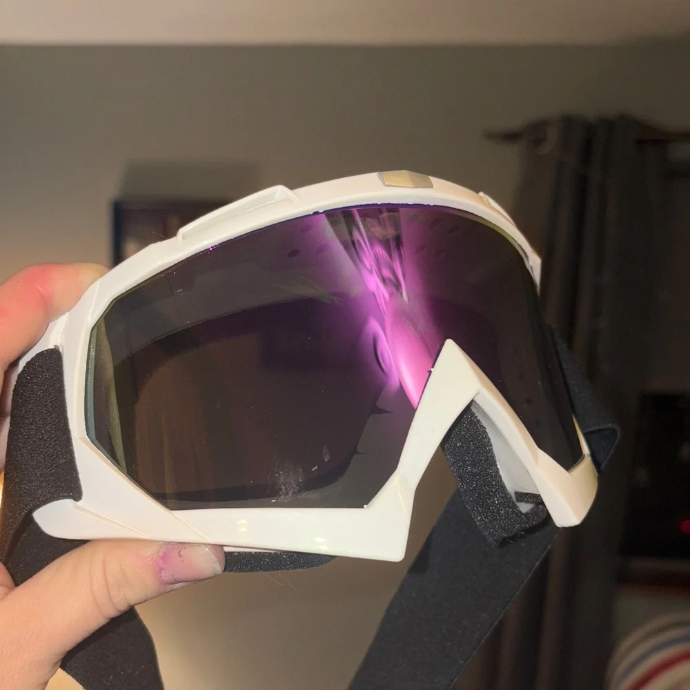 Protective eye wear with multi color lens